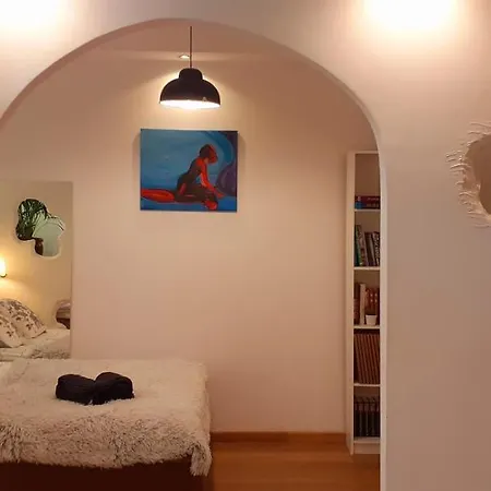 Daire A Beautiful Two-room Art-apartment With A Large Bathtub Smart Tv 100 Channel Netflix Very Fast Internet 600mbs1gbs For 1-3 Guests Varşova