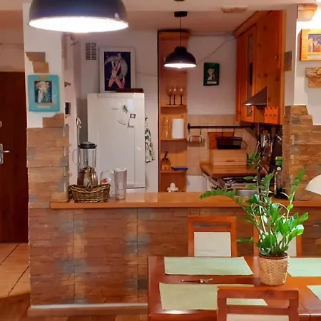 A Beautiful Two-room Art-apartment With A Large Bathtub Smart Tv 100 Channel Netflix Very Fast Internet 600mbs1gbs For 1-3 Guests Appartement *