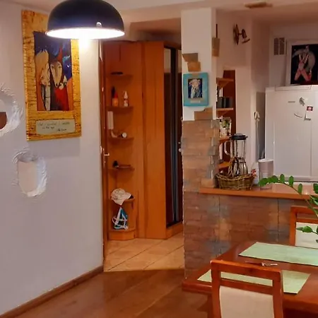 Appartement A Beautiful Two-room Art-apartment With A Large Bathtub Smart Tv 100 Channel Netflix Very Fast Internet 600mbs1gbs For 1-3 Guests