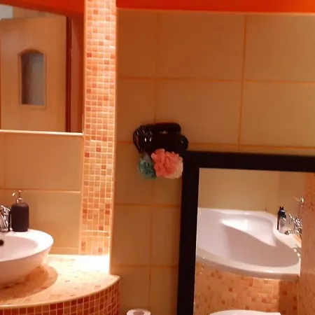 A Beautiful Two-room Art-apartment With A Large Bathtub Smart Tv 100 Channel Netflix Very Fast Internet 600mbs1gbs For 1-3 Guests * Varsovie