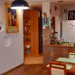 شقة A Beautiful Two-room Art-apartment With A Large Bathtub Smart Tv 100 Channel Netflix Very Fast Internet 600mbs1gbs For 1-3 Guests