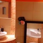A Beautiful Two-room Art-apartment With A Large Bathtub Smart Tv 100 Channel Netflix Very Fast Internet 600mbs1gbs For 1-3 Guests * وارسو