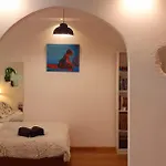 شقة A Beautiful Two-room Art-apartment With A Large Bathtub Smart Tv 100 Channel Netflix Very Fast Internet 600mbs1gbs For 1-3 Guests وارسو