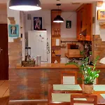 A Beautiful Two-room Art-apartment With A Large Bathtub Smart Tv 100 Channel Netflix Very Fast Internet 600mbs1gbs For 1-3 Guests شقة *